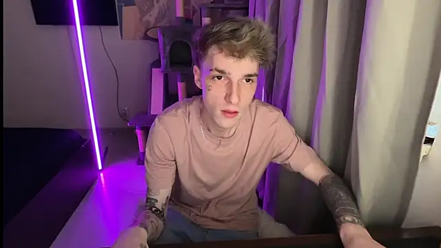 Snapshot of davesinner chatting on 03.30.26 davesinner online show from 03.30.26