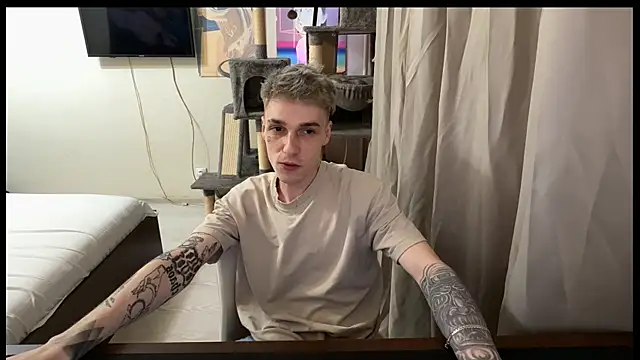 Snapshot of davesinner chatting on 04.05.26 davesinner online show from 04.05.26