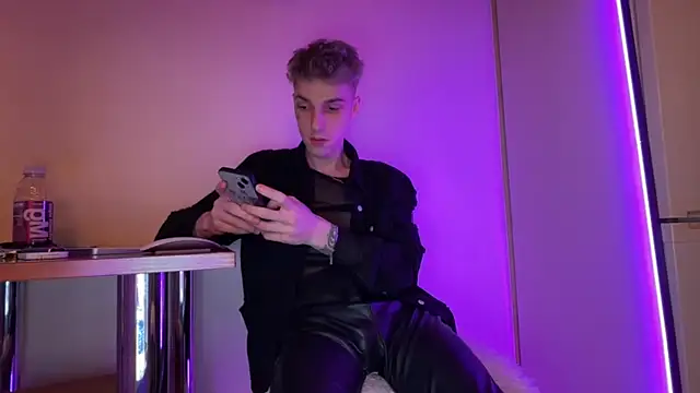 Snapshot of davesinner chatting on 04.06.26 davesinner online show from 04.06.26