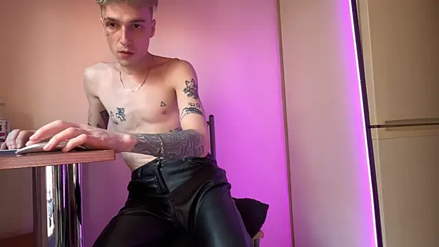 Snapshot of davesinner chatting on 04.06.26 davesinner online show from 04.06.26