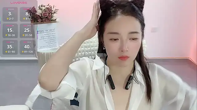 Snapshot of Xiali-166 chatting on 10.02.25 Xiali-166 online show from 10.02.25