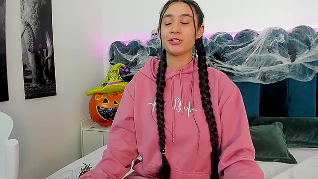 EmilyHanks  online show from 10.24.25