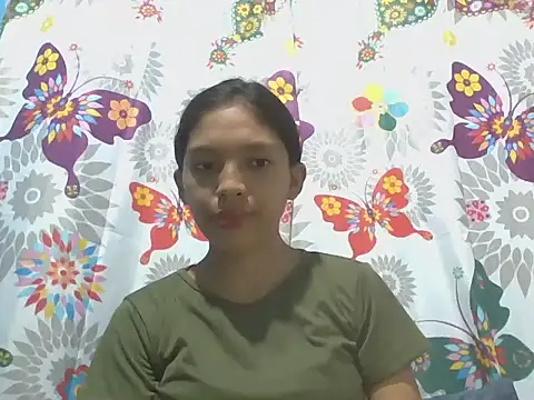 Snapshot of preggymom19 chatting on 09.21.25 preggymom19 online show from 09.21.25