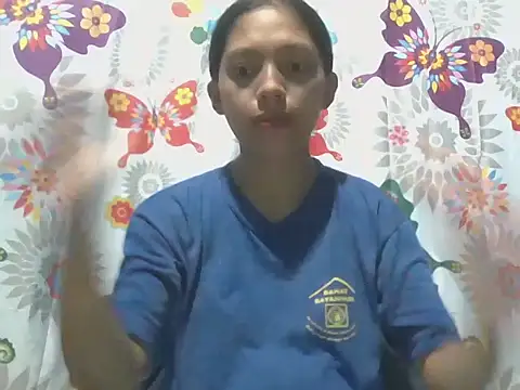 Snapshot of preggymom19 chatting on 10.10.25 preggymom19 online show from 10.10.25