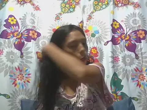 Snapshot of preggymom19 chatting on 10.15.25 preggymom19 online show from 10.15.25