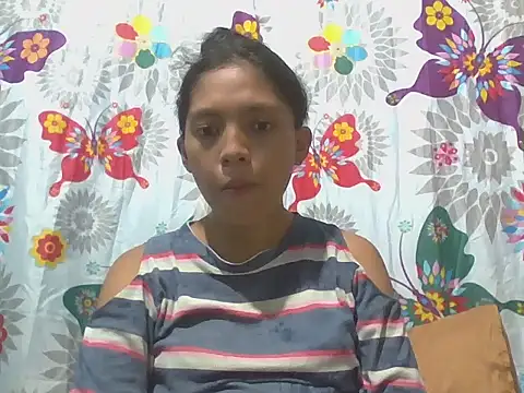 Snapshot of preggymom19 chatting on 10.24.25 preggymom19 online show from 10.24.25