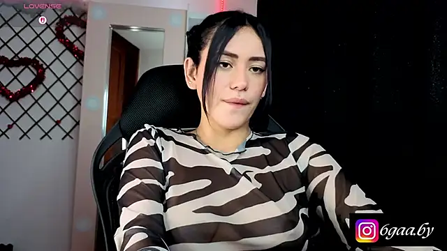 Snapshot of 6gaaby chatting on 11.23.25 6gaaby online show from 11.23.25