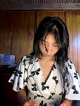 EmLy02 online show from 09.27.25