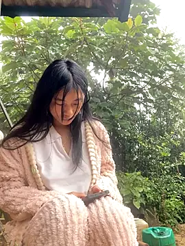 EmLy02 online show from 11.09.25