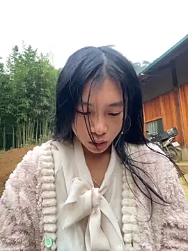 EmLy02 online show from 11.21.25