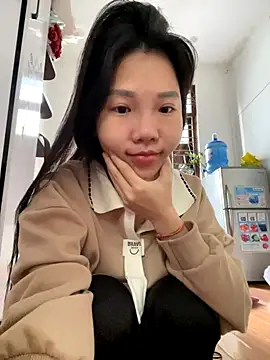 Snapshot of Miumieu chatting on 11.20.25 Miumieu online show from 11.20.25