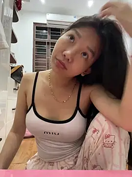 Snapshot of Miumieu chatting on 11.22.25 Miumieu online show from 11.22.25