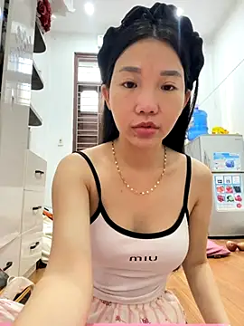 Snapshot of Miumieu chatting on 11.23.25 Miumieu online show from 11.23.25