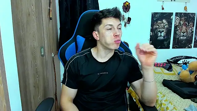 Snapshot of javiersexymann chatting on 12.31.24 javiersexymann online show from 12.31.24