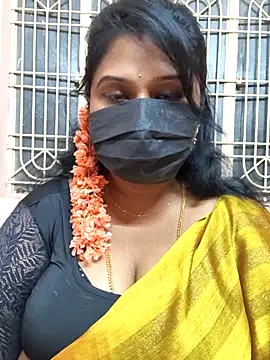 Snapshot of chaitara-reddy chatting on 03.08.26 chaitara-reddy online show from 03.08.26