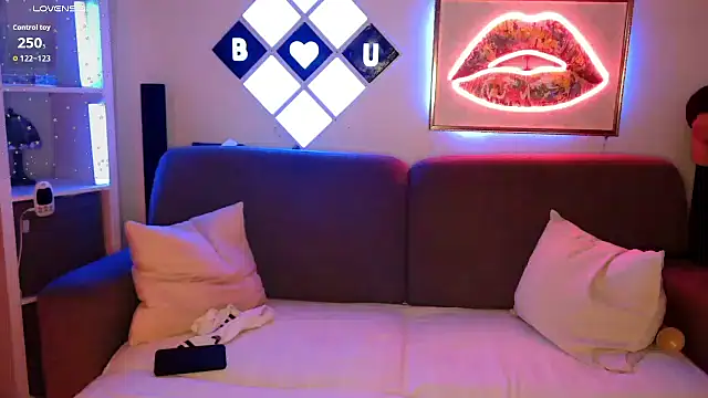 XBellaXundXUweX online show from 05.02.26