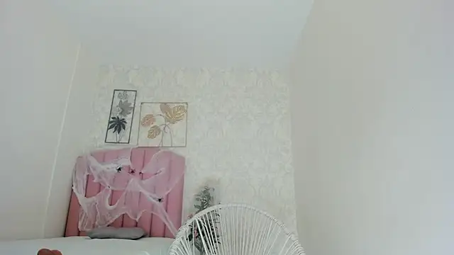 emy barnert online show from 10.12.25