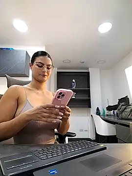 Snapshot of gabysanta_ chatting on 10.24.25 gabysanta online show from 10.24.25