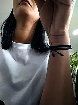 Snapshot of gabysanta_ chatting on 11.11.25 gabysanta online show from 11.11.25