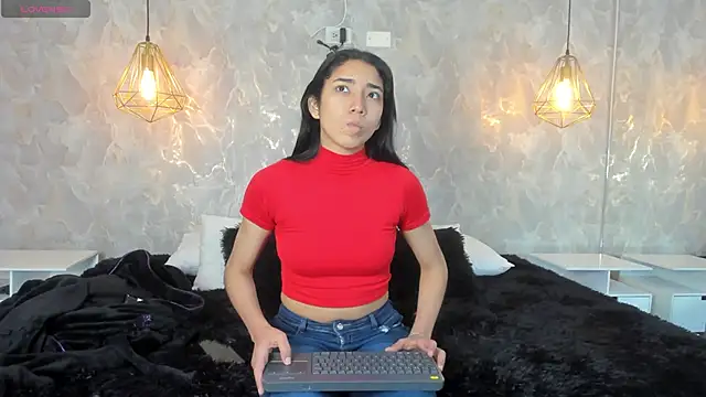 Snapshot of shumy_angels chatting on 09.28.25 shumy angels online show from 09.28.25