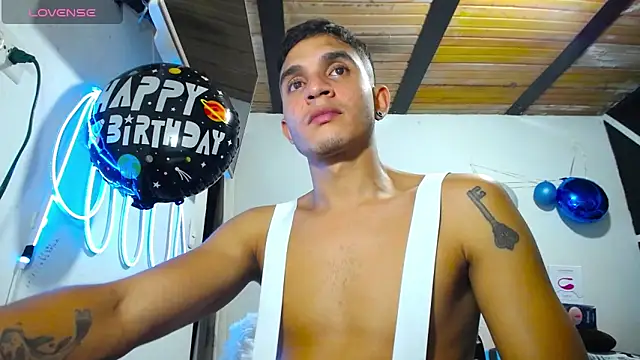 Angel latinboy online show from 03.21.25