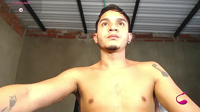Snapshot of Angel_latinboy chatting on 06.11.26 Angel latinboy online show from 06.11.26
