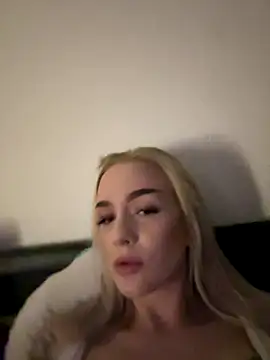 Snapshot of DaryaDoll chatting on 11.26.25 DaryaDoll online show from 11.26.25