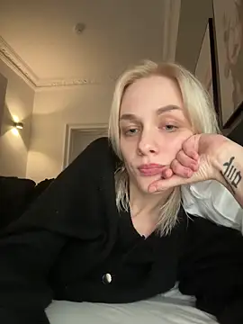 Snapshot of DaryaDoll chatting on 11.30.25 DaryaDoll online show from 11.30.25