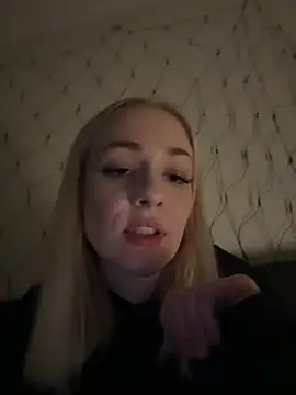 Snapshot of DaryaDoll chatting on 12.18.25 DaryaDoll online show from 12.18.25