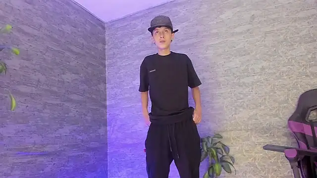 Snapshot of ArthurCox chatting on 09.27.25 ArthurCox online show from 09.27.25