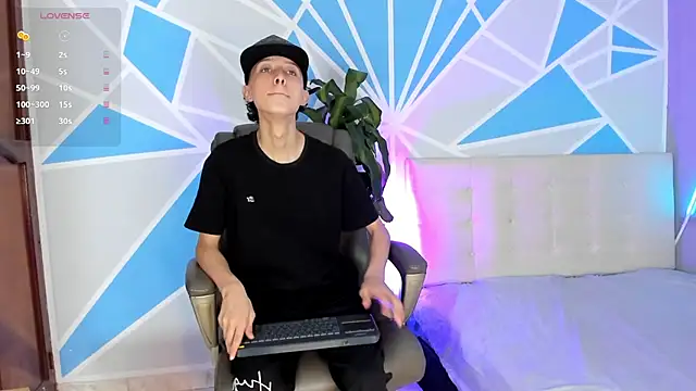 Snapshot of ArthurCox chatting on 10.11.25 ArthurCox online show from 10.11.25