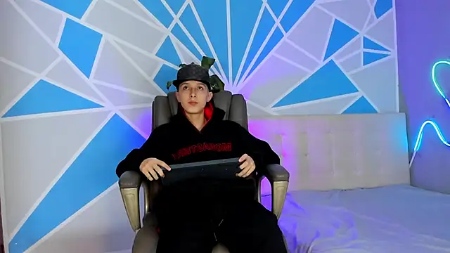 Snapshot of ArthurCox chatting on 10.12.25 ArthurCox online show from 10.12.25