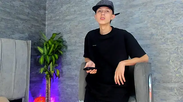 Snapshot of ArthurCox chatting on 10.25.25 ArthurCox online show from 10.25.25