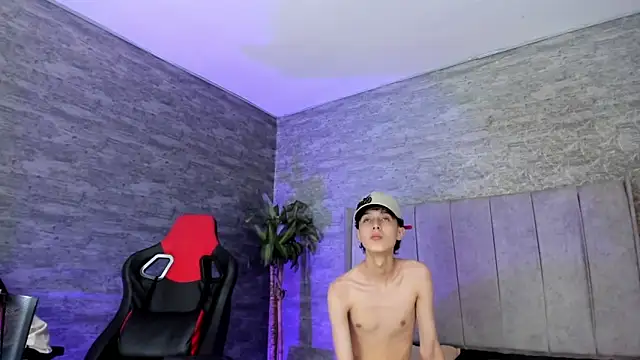 Snapshot of ArthurCox chatting on 01.11.26 ArthurCox online show from 01.11.26