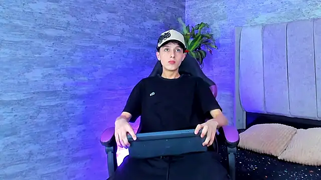 Snapshot of ArthurCox chatting on 01.13.26 ArthurCox online show from 01.13.26