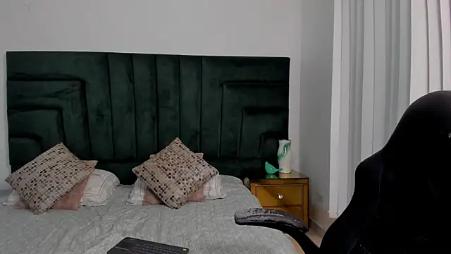 Snapshot of SaraWagner_ chatting on 05.19.26 SaraWagner online show from 05.19.26