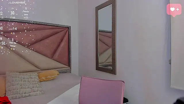 Snapshot of SaraWagner_ chatting on 06.19.26 SaraWagner online show from 06.19.26