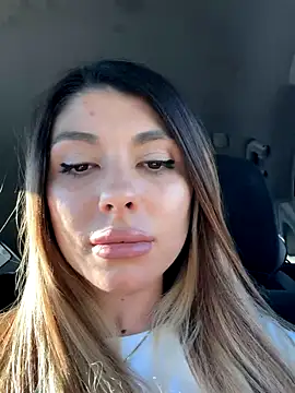 Snapshot of bbgurlnickii chatting on 11.10.25 bbgurlnickii online show from 11.10.25