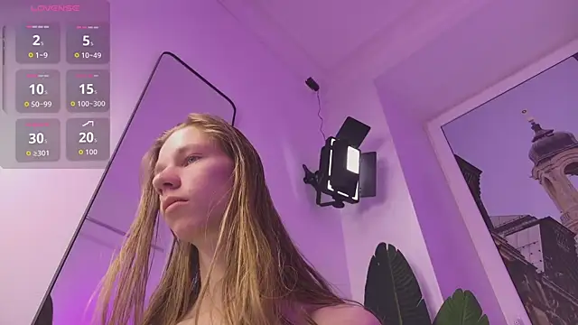 Snapshot of TheodoreMcLovin chatting on 09.10.25 TheodoreMcLovin online show from 09.10.25