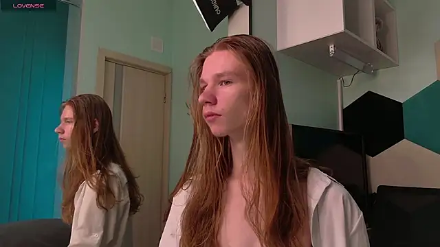 Snapshot of TheodoreMcLovin chatting on 09.11.25 TheodoreMcLovin online show from 09.11.25