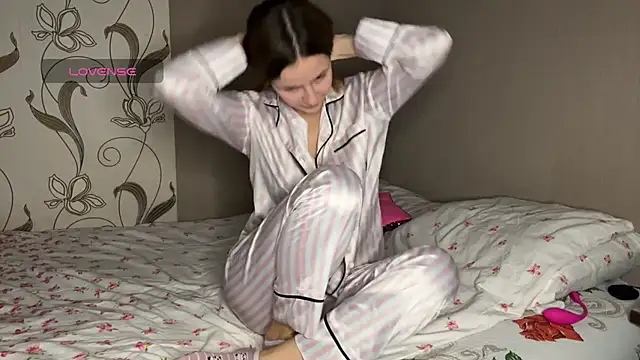 Snapshot of AlmaLitaa chatting on 09.24.25 AlmaLitaa online show from 09.24.25