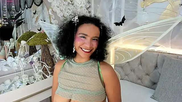 Snapshot of ellette__ chatting on 10.20.25 ellette online show from 10.20.25