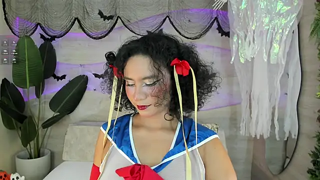 Snapshot of ellette__ chatting on 10.30.25 ellette online show from 10.30.25