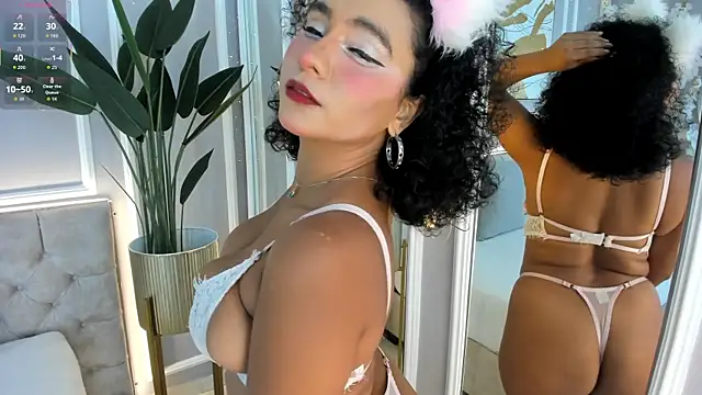 Snapshot of ellette__ chatting on 11.12.25 ellette online show from 11.12.25