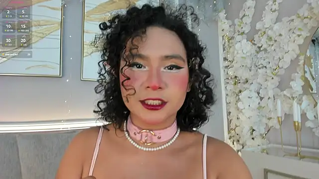 Snapshot of ellette__ chatting on 12.15.25 ellette online show from 12.15.25