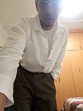 Snapshot of LandoEnergy17 chatting on 09.20.25 LandoEnergy17 online show from 09.20.25