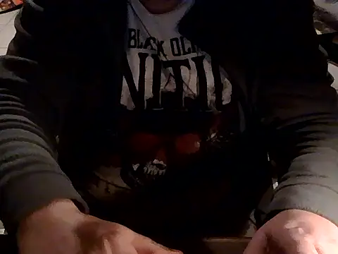 Snapshot of sgtpepers chatting on 12.01.25 sgtpepers online show from 12.01.25