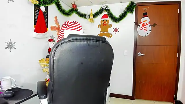 Aisha hotts777 online show from 12.22.25