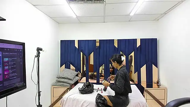 Aisha hotts777 online show from 04.29.26