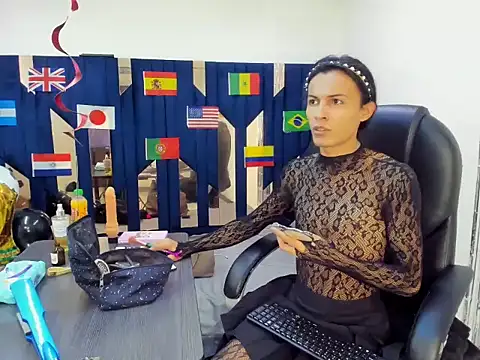 Aisha hotts777 online show from 06.12.26